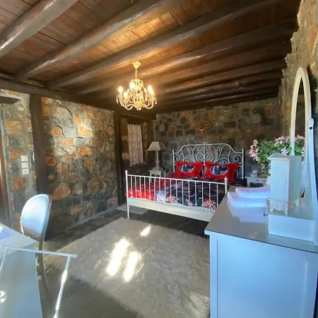 Blessings στον παλαιό άγιο αθανάσιο με τζάκι, Barbeque, μεγάλη αυλή και υπέροχη θέα *