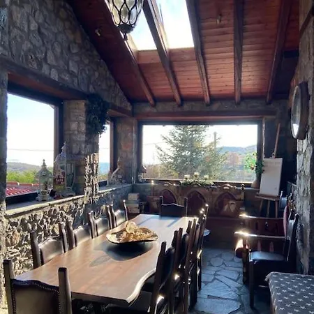 Alpesi faház Blessings στον παλαιό άγιο αθανάσιο με τζάκι, Barbeque, μεγάλη αυλή και υπέροχη θέα Paleósz Ájosz Athanásziosz