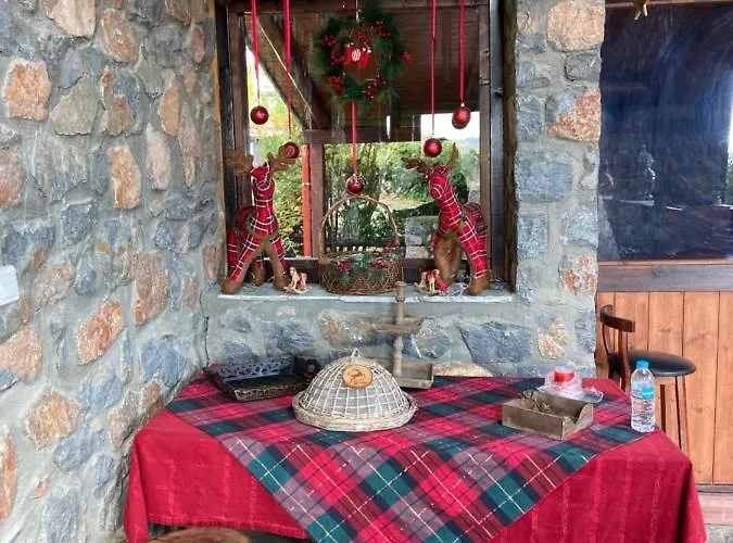 Alpesi faház Blessings στον παλαιό άγιο αθανάσιο με τζάκι, Barbeque, μεγάλη αυλή και υπέροχη θέα Paleósz Ájosz Athanásziosz