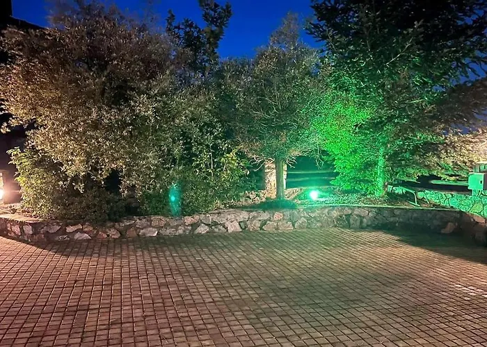 Alpesi faház Blessings στον παλαιό άγιο αθανάσιο με τζάκι, Barbeque, μεγάλη αυλή και υπέροχη θέα Paleósz Ájosz Athanásziosz