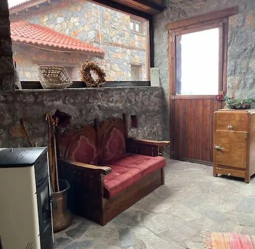 Alpesi faház Blessings στον παλαιό άγιο αθανάσιο με τζάκι, Barbeque, μεγάλη αυλή και υπέροχη θέα Paleósz Ájosz Athanásziosz