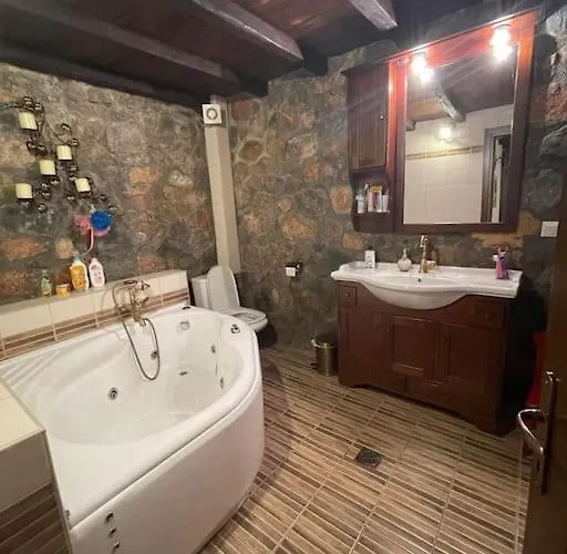 Blessings στον παλαιό άγιο αθανάσιο με τζάκι, Barbeque, μεγάλη αυλή και υπέροχη θέα *