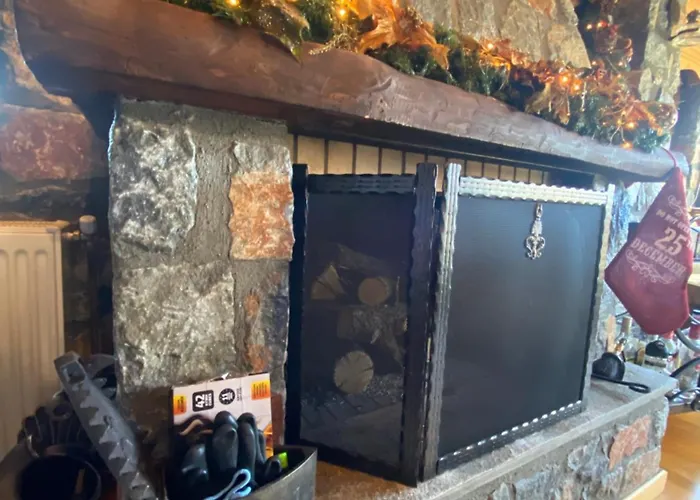 Alpesi faház Blessings στον παλαιό άγιο αθανάσιο με τζάκι, Barbeque, μεγάλη αυλή και υπέροχη θέα Paleósz Ájosz Athanásziosz