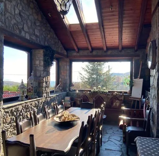 Alpesi faház Blessings στον παλαιό άγιο αθανάσιο με τζάκι, Barbeque, μεγάλη αυλή και υπέροχη θέα Paleósz Ájosz Athanásziosz